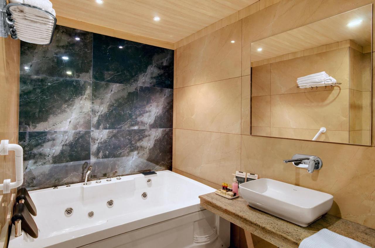 The Orchard Greens Resort - A Centrally Heated Property Manāli Zewnętrze zdjęcie